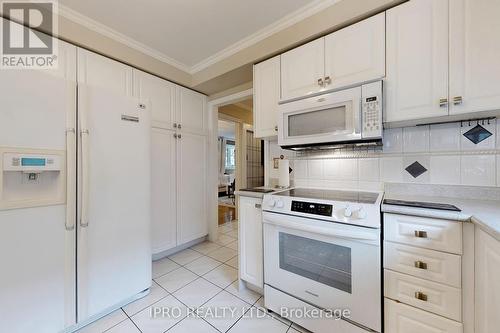 629 Avonwick Avenue, Mississauga, ON - Indoor Photo Showing Kitchen