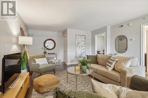 305 - 4005 Kilmer Drive, Burlington, ON - Indoor Photo Showing Living Room