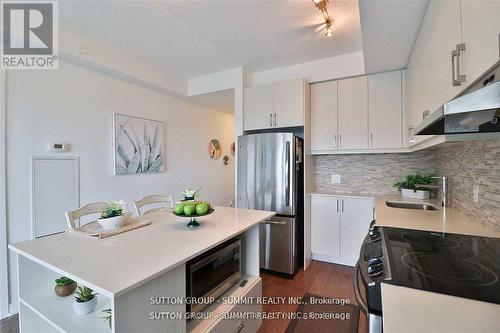 2209 - 2560 Eglinton Avenue W, Mississauga, ON - Indoor Photo Showing Kitchen