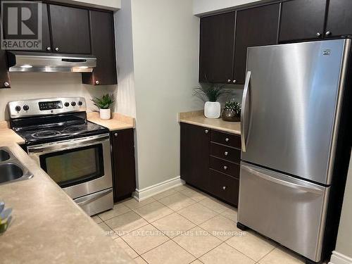 103 - 3070 Rotary Way, Burlington, ON - Indoor Photo Showing Kitchen