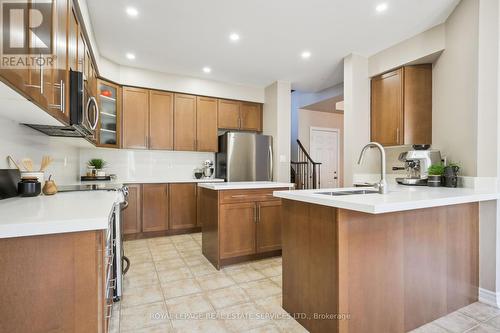 277 Landsborough Avenue, Milton, ON - Indoor Photo Showing Kitchen With Upgraded Kitchen