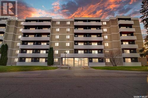 631 65 Westfield Drive, Regina, SK - Outdoor With Facade