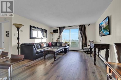 631 65 Westfield Drive, Regina, SK - Indoor Photo Showing Living Room