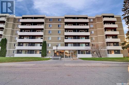 631 65 Westfield Drive, Regina, SK - Outdoor With Facade