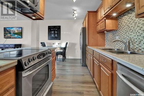 631 65 Westfield Drive, Regina, SK - Indoor Photo Showing Kitchen With Double Sink