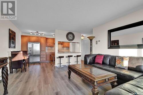 631 65 Westfield Drive, Regina, SK - Indoor Photo Showing Living Room