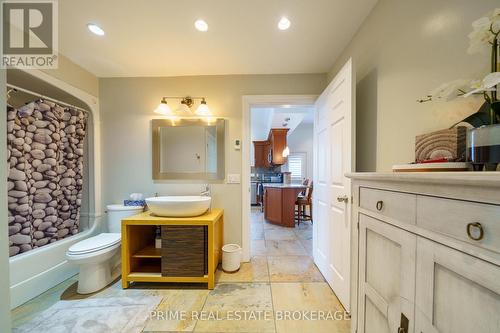 1561 Westchester Bourne Road, Thames Centre (Dorchester), ON - Indoor Photo Showing Bathroom