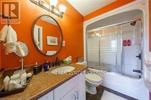 1561 Westchester Bourne Road, Thames Centre (Dorchester), ON - Indoor Photo Showing Bathroom