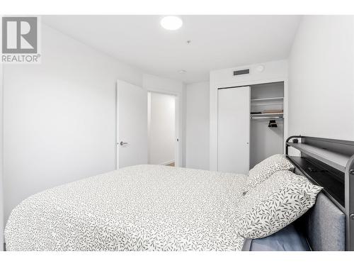 301 2551 Kingsway, Vancouver, BC - Indoor Photo Showing Bedroom