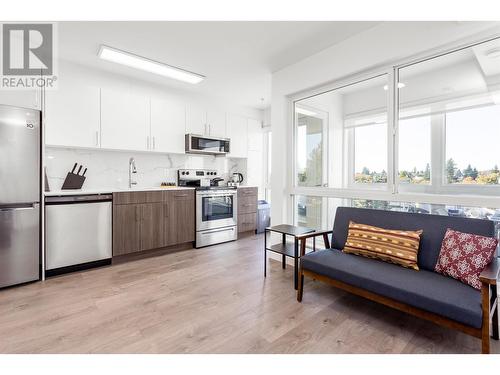 301 2551 Kingsway, Vancouver, BC - Indoor Photo Showing Kitchen