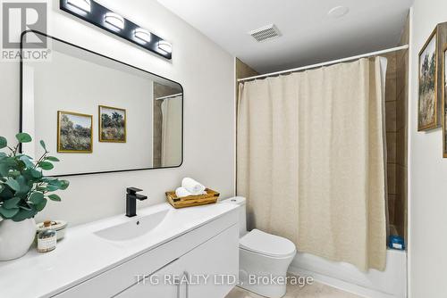 298 Waverly Street S, Oshawa (Vanier), ON - Indoor Photo Showing Bathroom