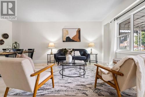 298 Waverly Street S, Oshawa (Vanier), ON - Indoor Photo Showing Living Room