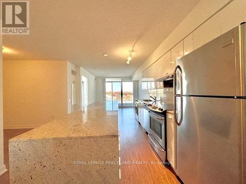 1008 - 29 Singer Court, Toronto, ON - Indoor Photo Showing Kitchen