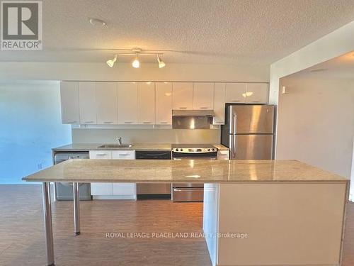 1008 - 29 Singer Court, Toronto, ON - Indoor Photo Showing Kitchen