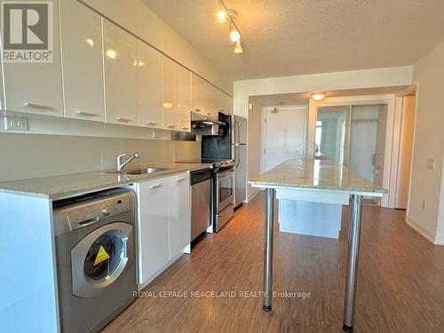 1008 - 29 Singer Court, Toronto, ON - Indoor Photo Showing Laundry Room