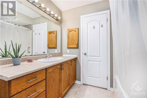 1672 Locksley Lane, Ottawa, ON - Indoor Photo Showing Bathroom