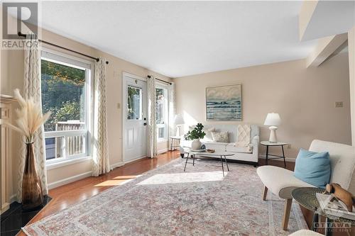 44 Almond Lane, Ottawa, ON - Indoor Photo Showing Living Room