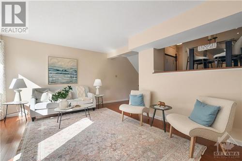 44 Almond Lane, Ottawa, ON - Indoor Photo Showing Living Room