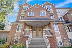 61 BRISTON PRIVATE  Ottawa, ON K1G 5P8