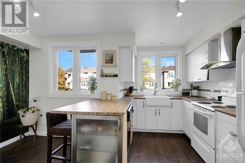 61 Briston Private, Ottawa, ON - Indoor Photo Showing Kitchen