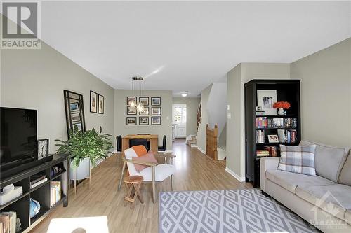 61 Briston Private, Ottawa, ON - Indoor Photo Showing Living Room