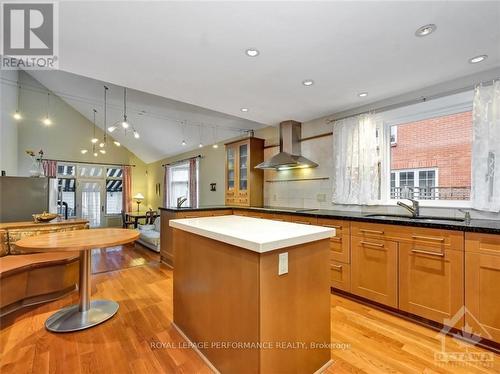 37 Charles Street, Ottawa, ON - Indoor Photo Showing Kitchen