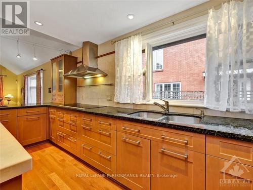 37 Charles Street, Ottawa, ON - Indoor Photo Showing Kitchen