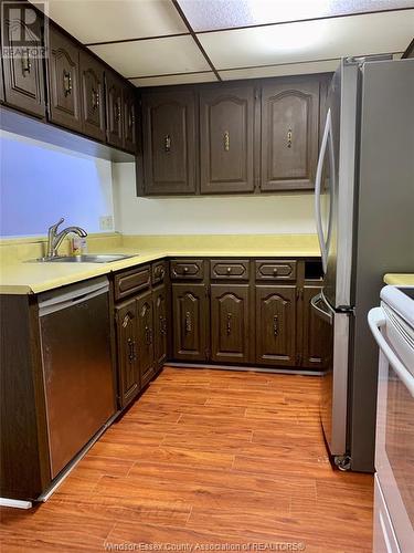 6434 Thornberry Crescent, Windsor, ON - Indoor Photo Showing Kitchen