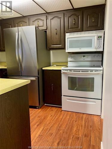 6434 Thornberry Crescent, Windsor, ON - Indoor Photo Showing Kitchen