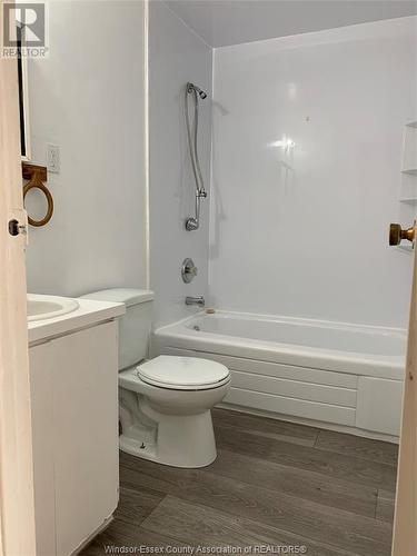 6434 Thornberry Crescent, Windsor, ON - Indoor Photo Showing Bathroom