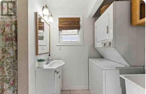 571 4Th Boulevard, Kingsville, ON - Indoor Photo Showing Laundry Room