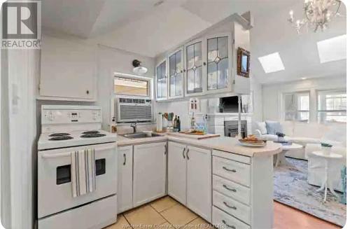 571 4Th Boulevard, Kingsville, ON - Indoor Photo Showing Kitchen