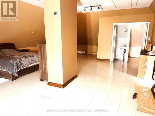 2101 10Th Side Road, Bradford West Gwillimbury, ON - Indoor Photo Showing Bedroom