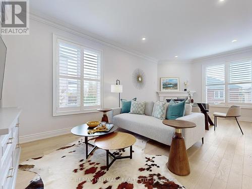 21 Taro Court, Richmond Hill, ON - Indoor Photo Showing Living Room