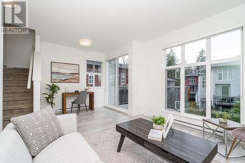 44 24076 112 Avenue, Maple Ridge, BC - Indoor Photo Showing Living Room