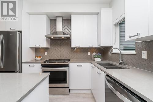 44 24076 112 Avenue, Maple Ridge, BC - Indoor Photo Showing Kitchen With Stainless Steel Kitchen With Double Sink