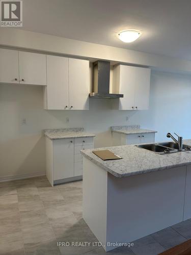 65 Velvet Way, Thorold, ON - Indoor Photo Showing Kitchen