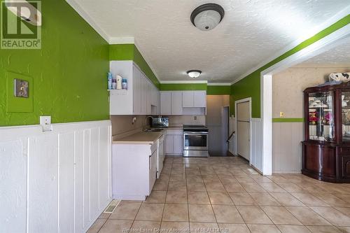 5460 Queen Elizabeth, Windsor, ON - Indoor Photo Showing Kitchen