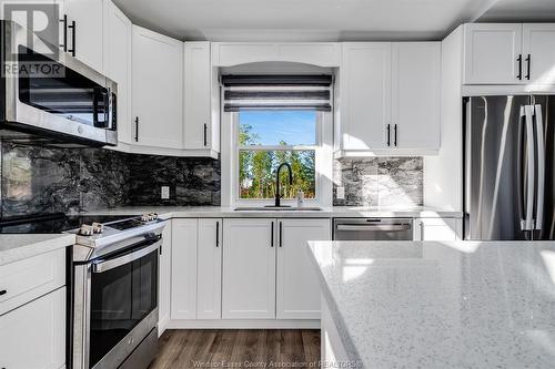 2214 Mersea Road 7, Leamington, ON - Indoor Photo Showing Kitchen With Upgraded Kitchen