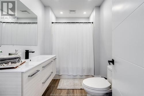 2214 Mersea Road 7, Leamington, ON - Indoor Photo Showing Bathroom