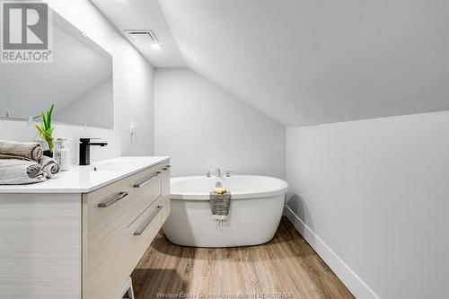 2214 Mersea Road 7, Leamington, ON - Indoor Photo Showing Bathroom