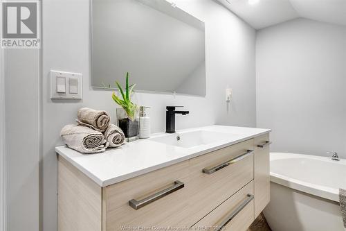 2214 Mersea Road 7, Leamington, ON - Indoor Photo Showing Bathroom