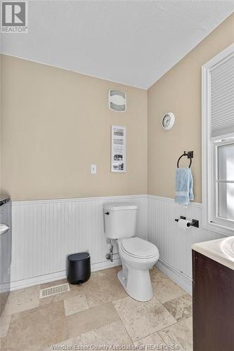 1225 Chilver, Windsor, ON - Indoor Photo Showing Bathroom