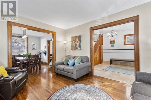 1225 Chilver, Windsor, ON - Indoor Photo Showing Living Room