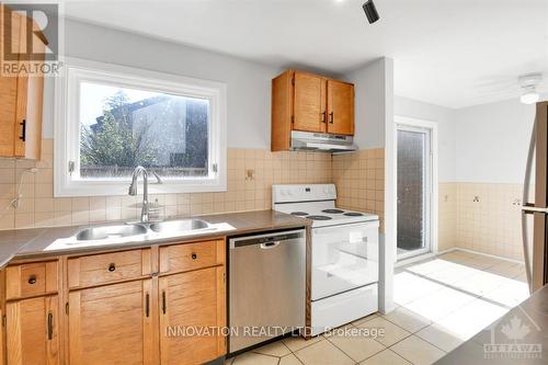 40 - 2111 Montreal Road, Ottawa, ON - Indoor Photo Showing Kitchen With Double Sink