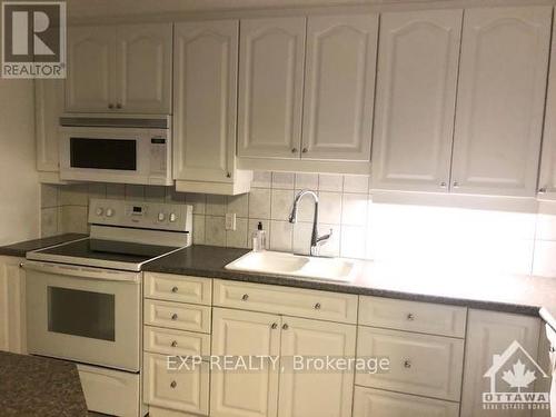 1112 - 665 Bathgate Drive, Ottawa, ON - Indoor Photo Showing Kitchen