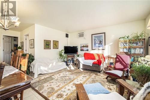 896 Flat Rapids Road, Mcnab/Braeside, ON - Indoor Photo Showing Living Room