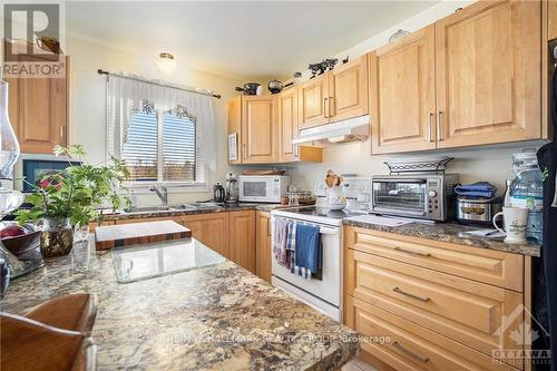 896 Flat Rapids Road, Mcnab/Braeside, ON - Indoor Photo Showing Kitchen With Double Sink