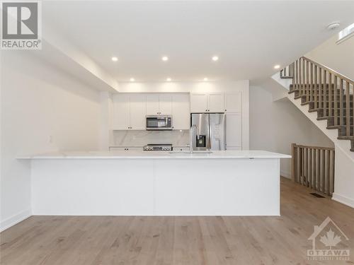 820 Anciano Crescent, Stittsville, ON - Indoor Photo Showing Kitchen