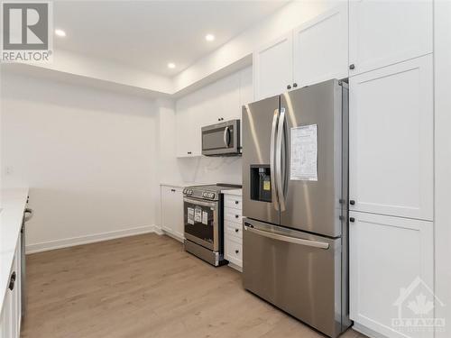 820 Anciano Crescent, Stittsville, ON - Indoor Photo Showing Kitchen